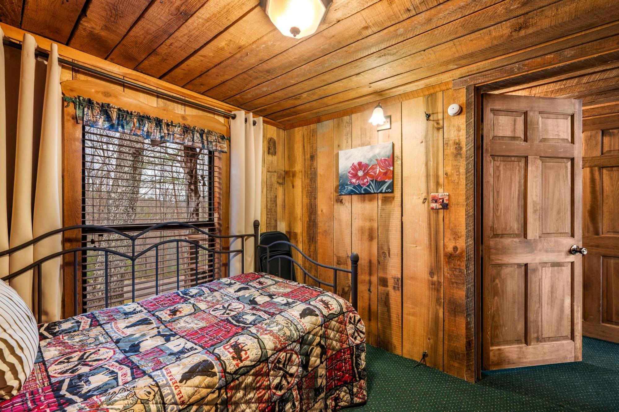 10 Miles Away From The Heart Of It All! Pigeon Forge Extérieur photo