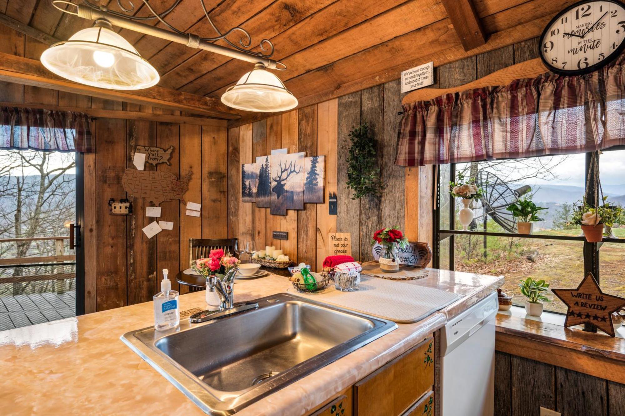 10 Miles Away From The Heart Of It All! Pigeon Forge Extérieur photo