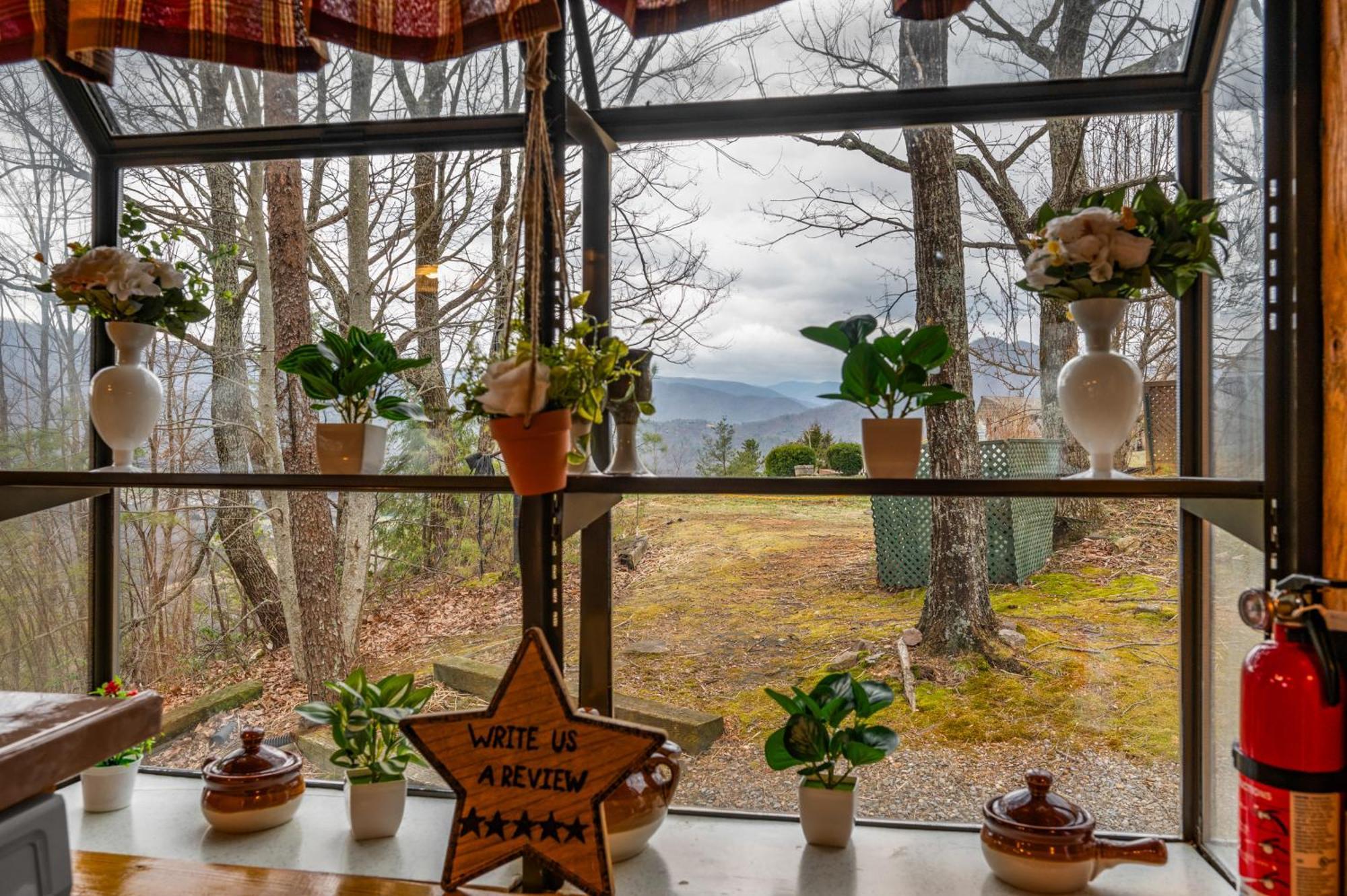 10 Miles Away From The Heart Of It All! Pigeon Forge Extérieur photo
